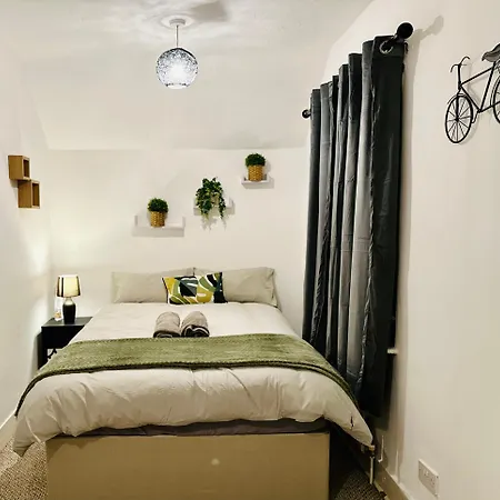 Вилла 3 Bed House In Ридинг Экстерьер фото