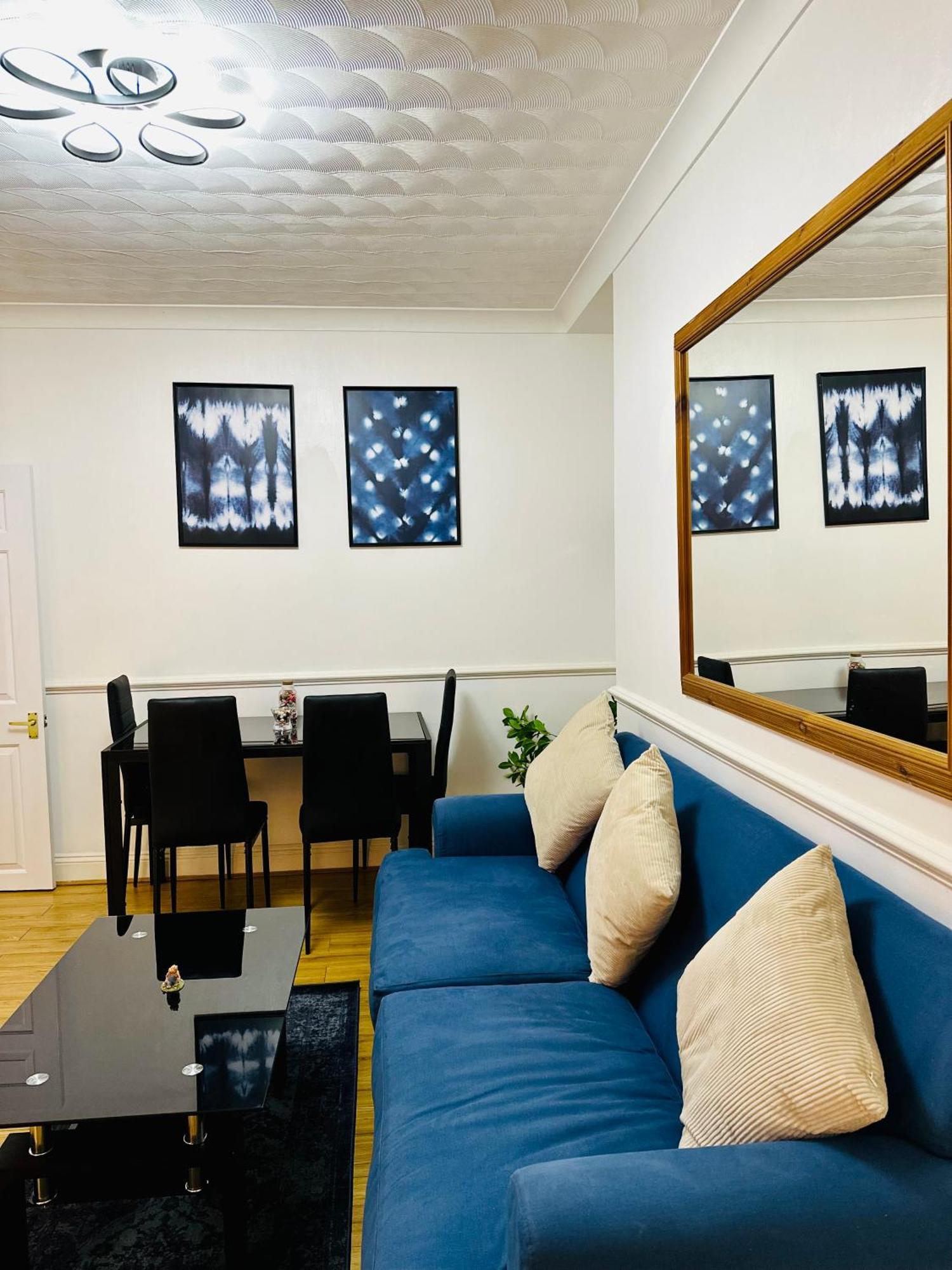 3 Bed House In * Reading