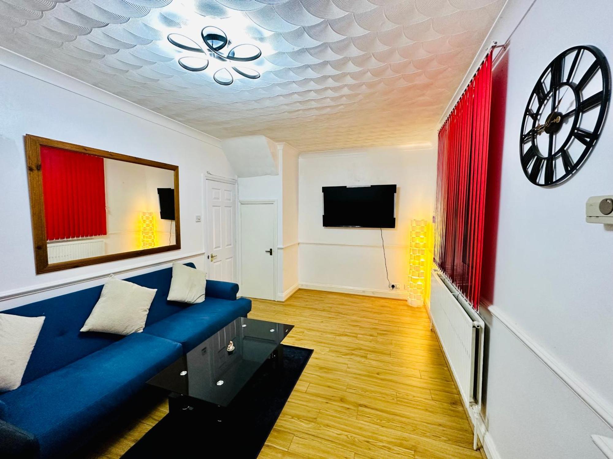 3 Bed House In * Reading