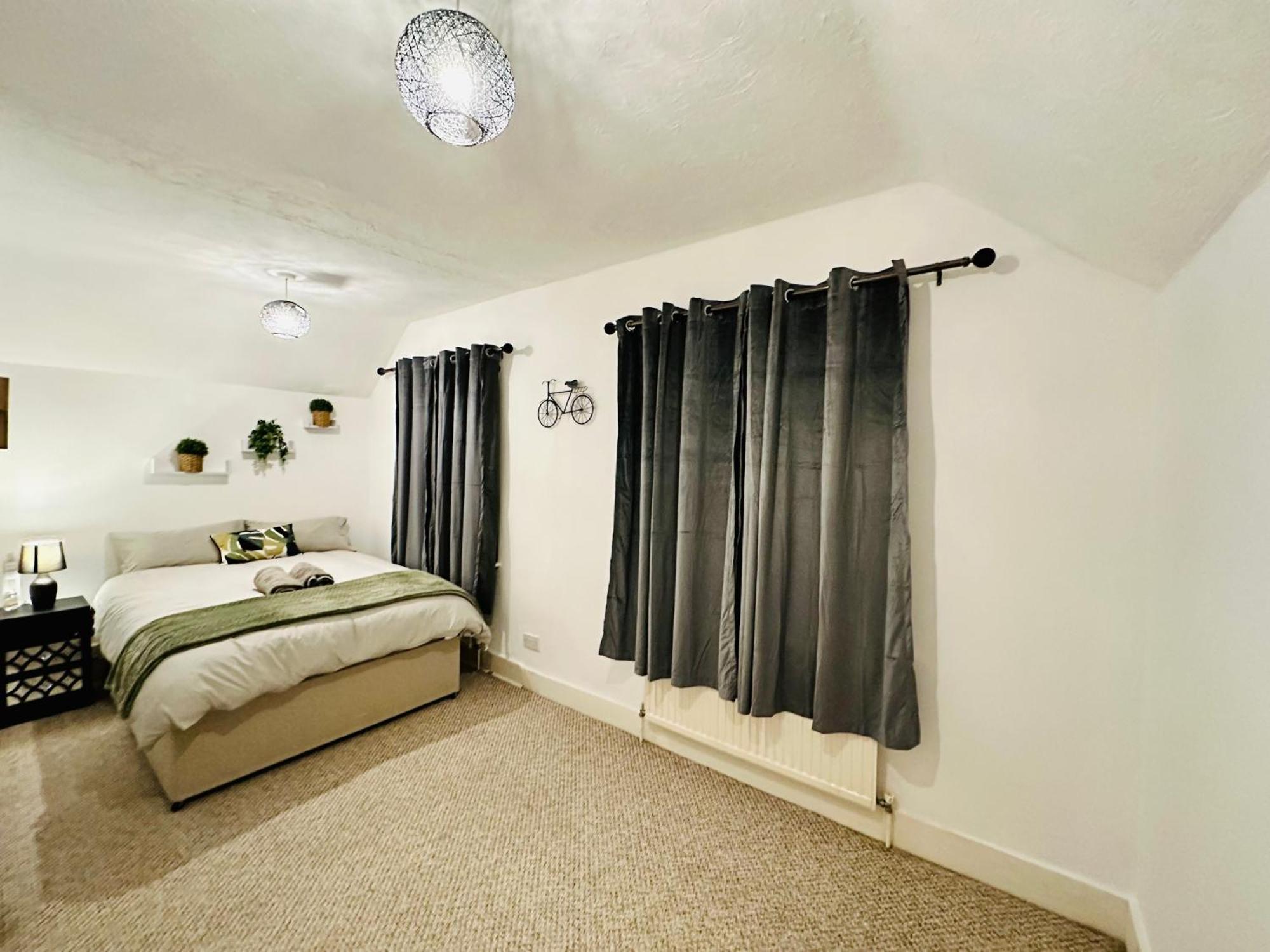 3 Bed House In Reading