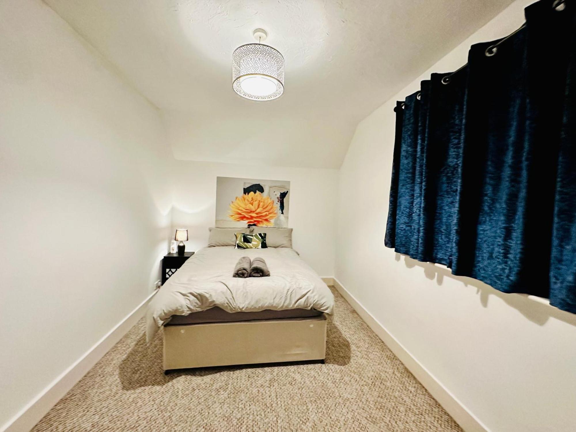 3 Bed House In * Reading