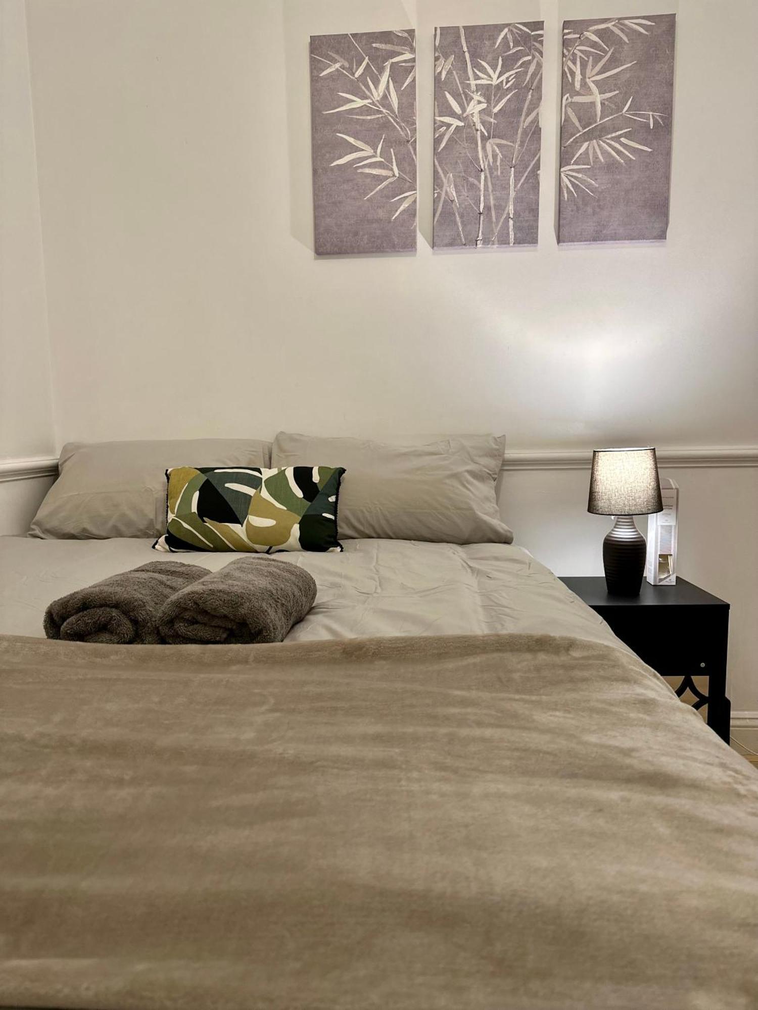 3 Bed House In * Reading